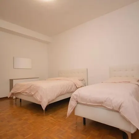 Apartment Dreams *